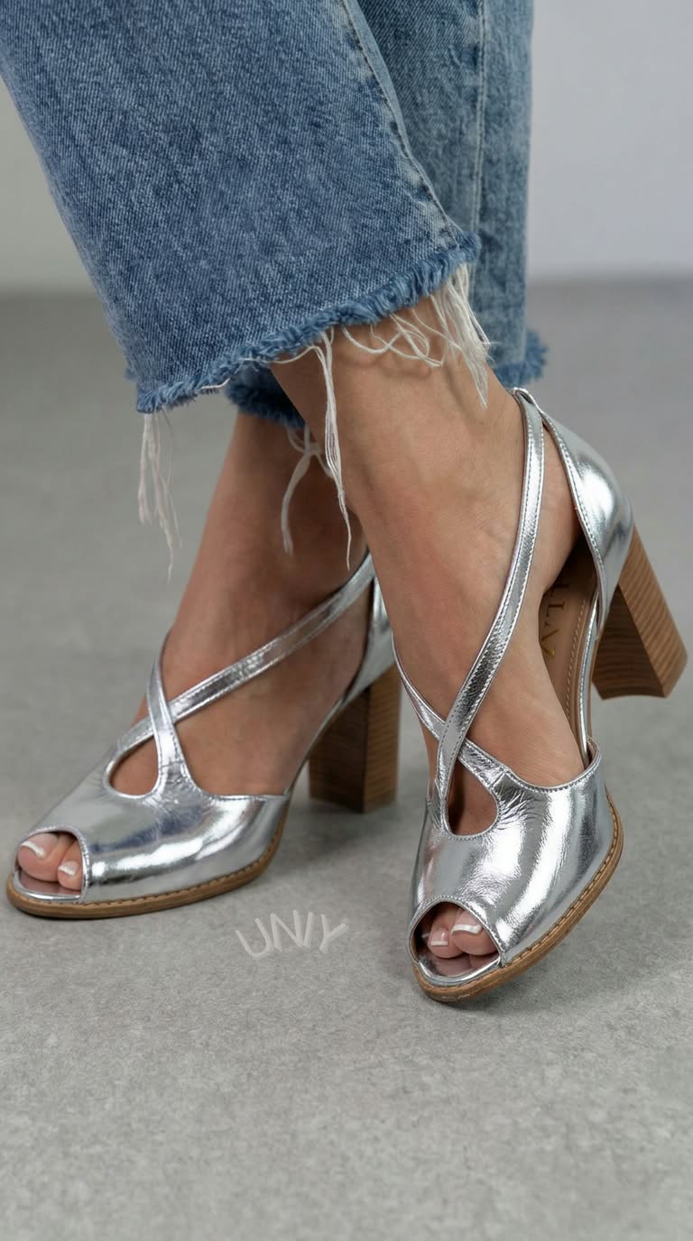 Sandales Chic Rose Poudré et Rose à Bout Ouvert avec Brides Croisées et Talon Bloc