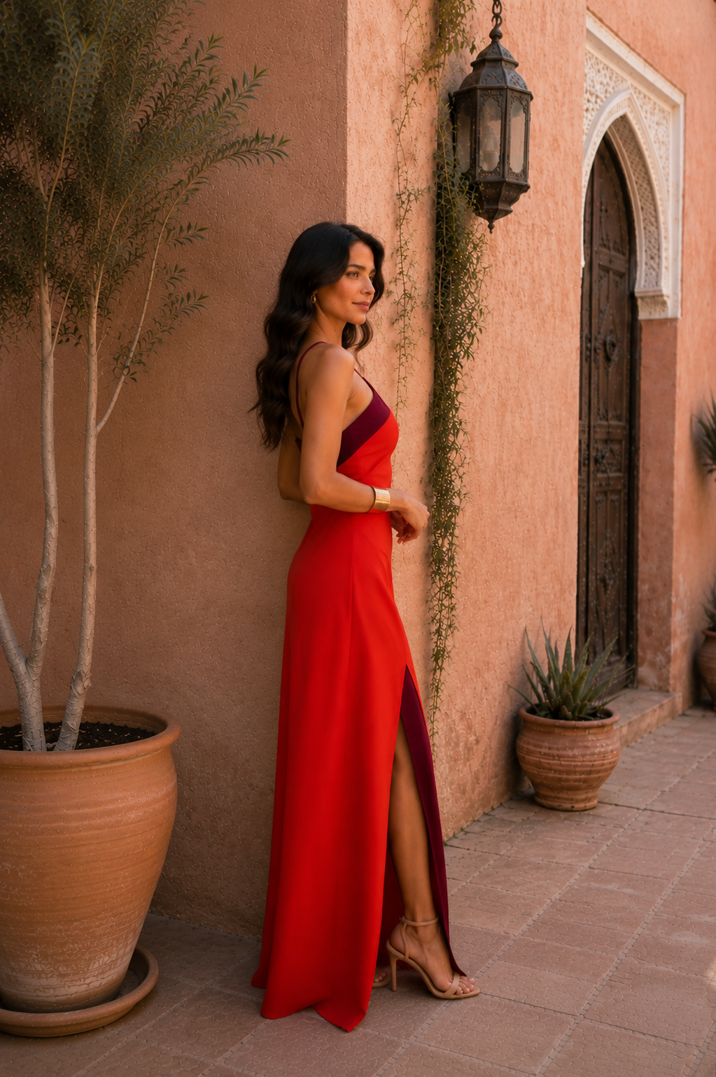 Robe longue dos nu avec fente élégante