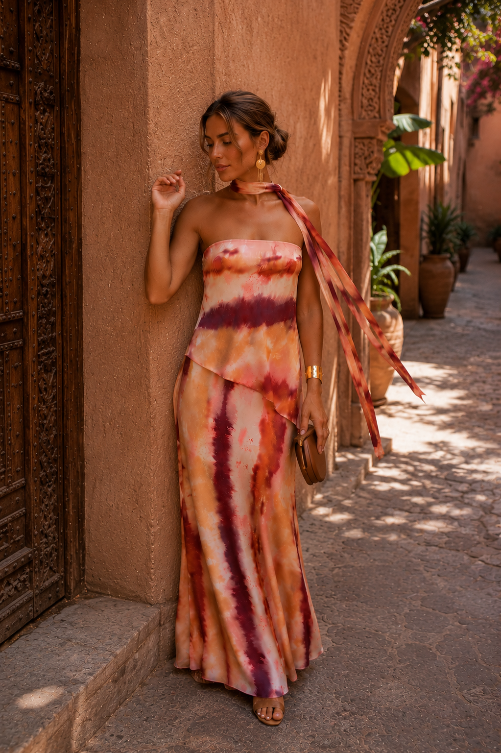 Robe longue à motifs avec décolleté sans bretelles