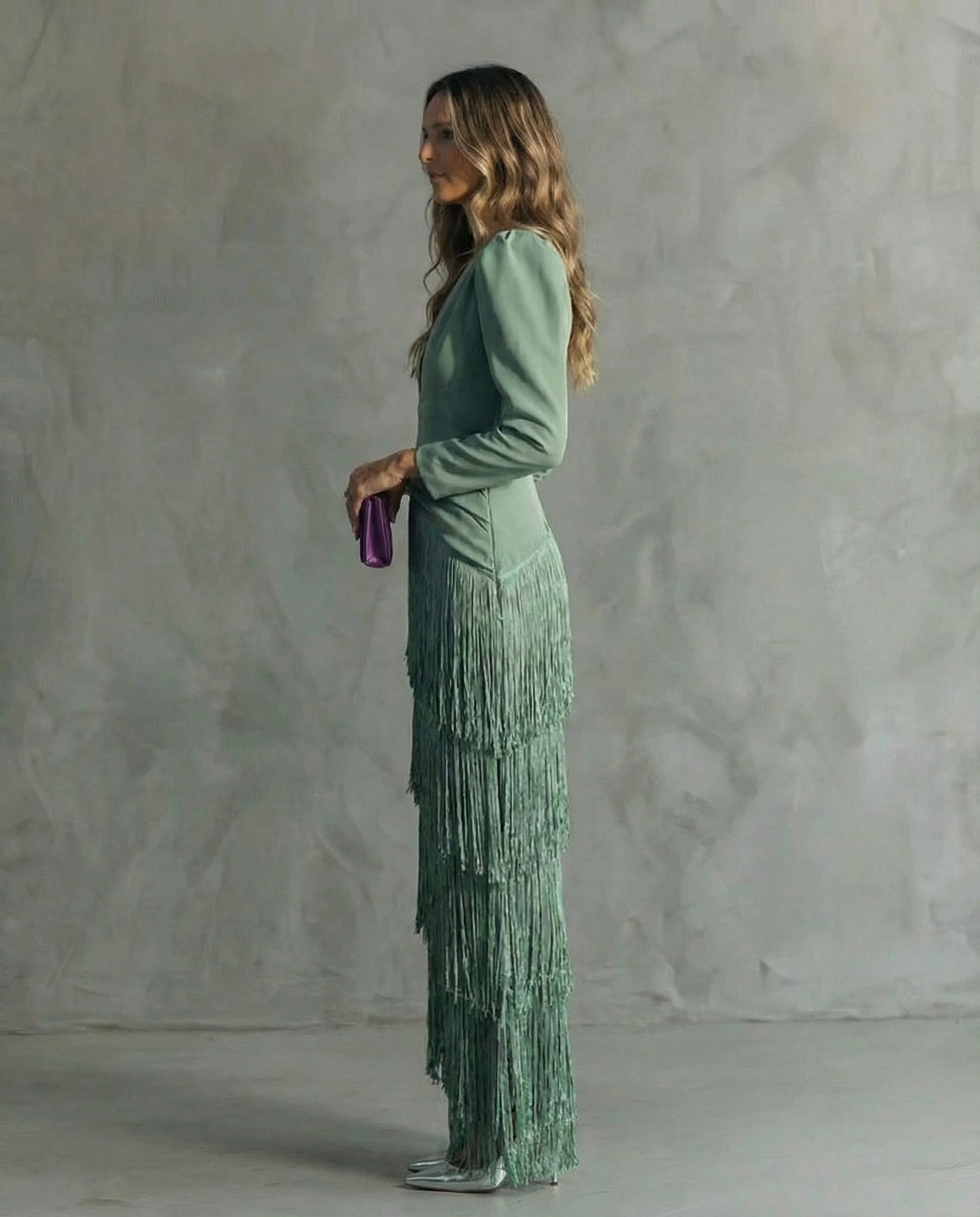 Clara | Robe midi élégante avec manches à franges